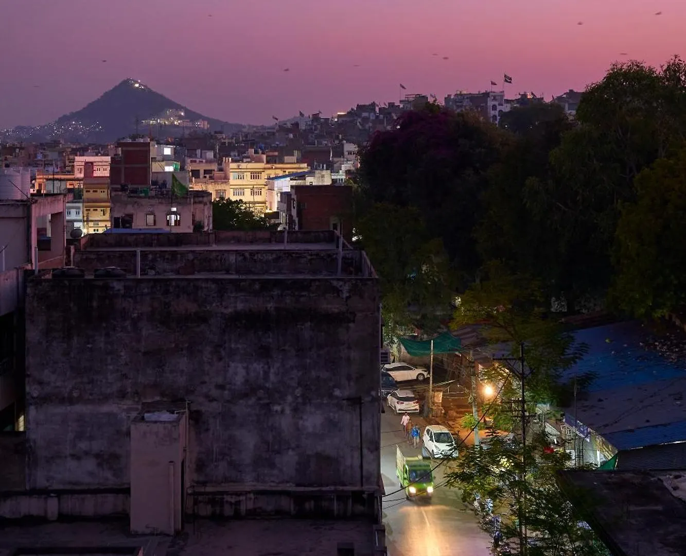 Daire Ticana 2 Bedroom Living & Kitchen With Lake View Garden Rooftop Udaipur
